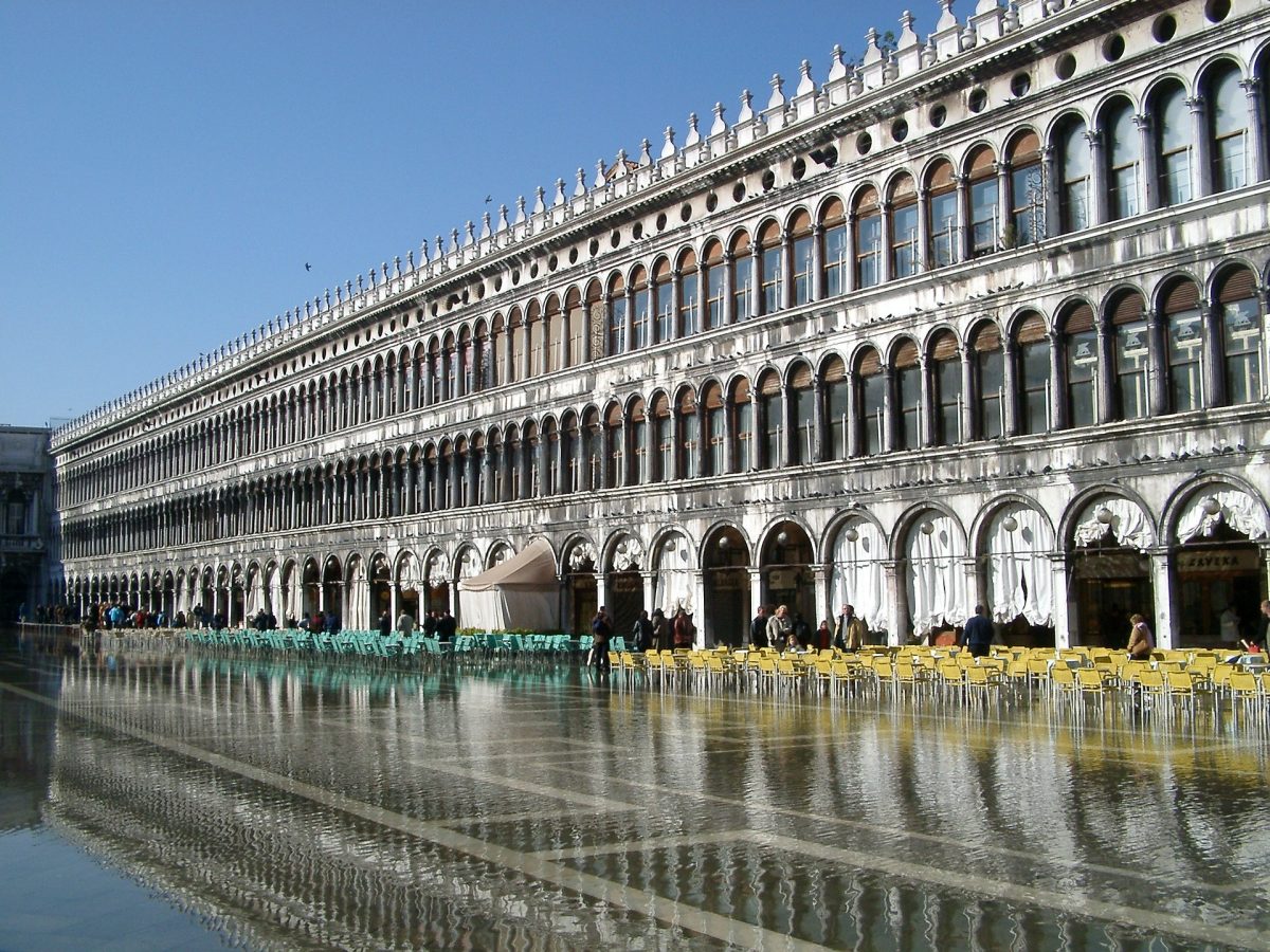 Intesa Sanpaolo Venezia danni per maltempo sospensione rate finanziamenti